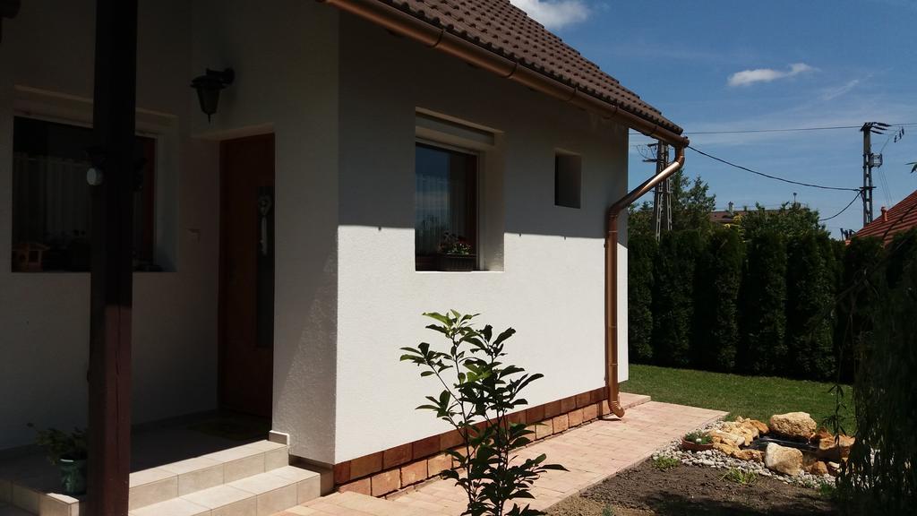 Pongracz Apartman Зирц Экстерьер фото